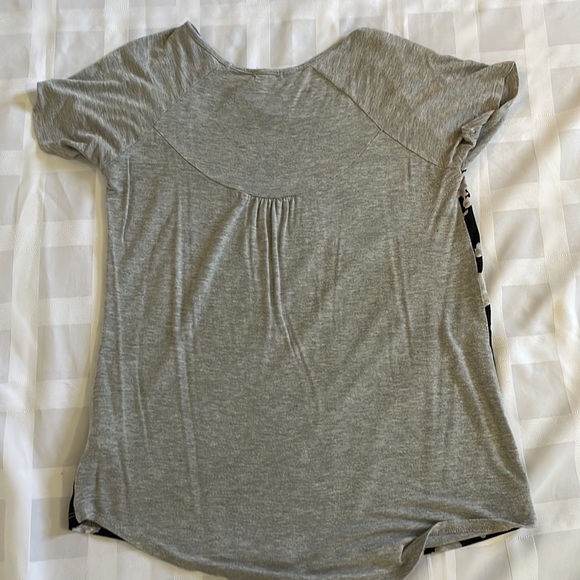 Maurice’s size M Black and Gray Floral Shirt - Picture 4 of 4